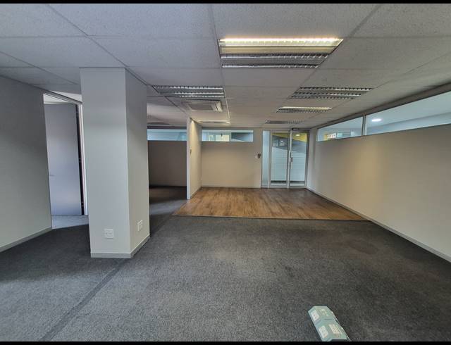 109M² OFFICE TO LET IN WOODMEAD